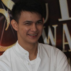 Marcell Darwin Syuting Sambil Jualan Bakso