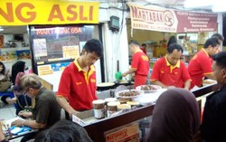 Martabak 65A: Lelehan Cokelat Toblerone dalam Setangkup Martabak Empuk
