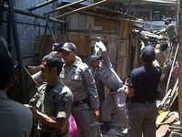 Bangunan Liar di Wonokromo Ditertibkan