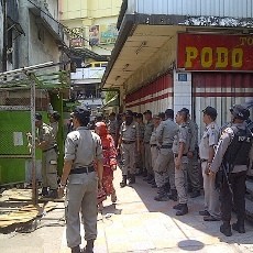 Bangunan Liar di Wonokromo Ditertibkan