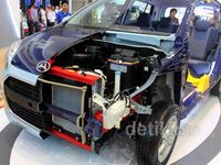Membongkar Isi Mobil Murah Ayla