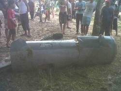 Warga Panik Saat Lihat Tangki Pesawat Tempur Hawk 200 Jatuh