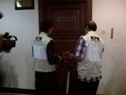 9 Jam Digeledah, KPK Bawa 6 Dus dan 2 Koper dari Kantor MK