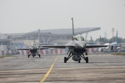 Wush! Pesawat Tempur Berseliweran di Langit Pekanbaru