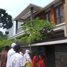 Pengajian Yatim Tetap Digelar di Rumah Suami Airin