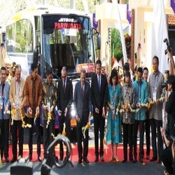Para Menteri Luncurkan Bus Berbahan Bakar Biodiesel di KTT APEC 2013