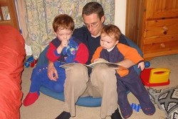 Pria Ini Rela Nganggur Demi Temukan Obat untuk Dua Anaknya yang Sakit Langka