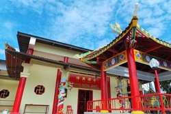 Vihara dan Sunset Dahsyat di Sorong