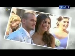 Istri Sneijder Wanita Terseksi 2013