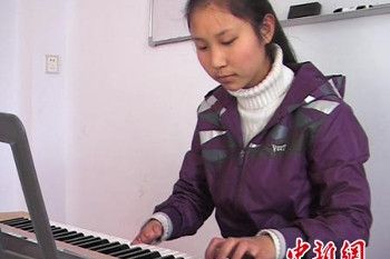 Zheng Gui Gui, Hanya Punya Jari di Tangan Kiri Tapi Mahir Bermain Piano