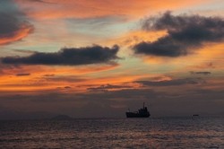 Vihara di Sorong Ini Pemandangan Sunsetnya Dahsyat