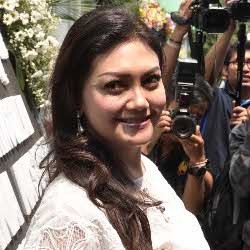 Berkarya di Bidang yang Berbeda, Bella Saphira dan Suami Saling Mengisi