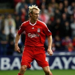 Hyypia Impikan Latih Liverpool