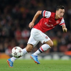 Oezil Buat Arsenal Makin Berbahaya