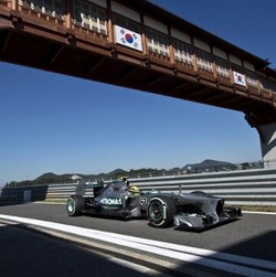 Lagi, Hamilton Ungguli Vettel dan Catat Waktu Tercepat