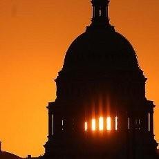Pria Bakar Diri di Halaman National Mall Washington, Dekat Gedung Capitol