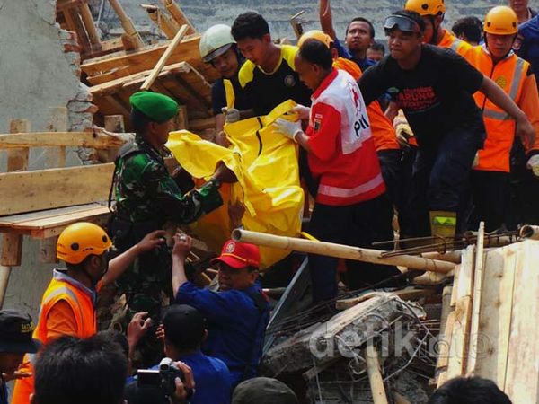1 Orang Tewas Tertimbun Reruntuhan Rumah