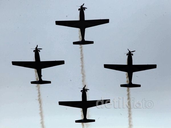 Pesawat Tempur TNI Unjuk Kebolehan