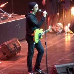 Hangatnya Perpaduan Musik Funk & Soul Chef Special dan Jamie Aditya Usai Hujan