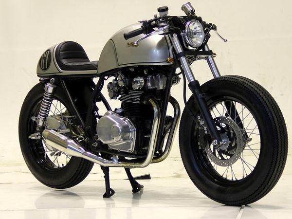 Honda CB450 Cafe Racer Elegan
