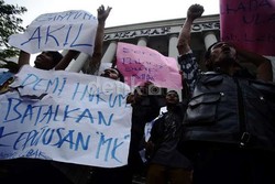 Meski Akil Stop Merokok, Tak Ada Kaitannya dengan Pemakaian Ganja