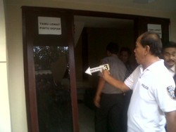 Seorang Pemuda Mengamuk di Kantor Polisi, Rusak Motor dan Pohon