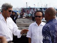 Menteri KKP Dampingi John Kerry di TPI Tj. Benoa