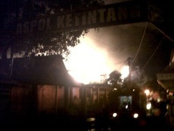 Kebakaran Aspol Ketintang Diduga dari Rumah AKP Rochim