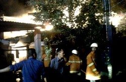 Api Belum Padam, 19 Rumah Aspol Ketintang Ludes