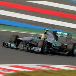 Punya Motivasi Balas Dendam, Hamilton Bakal Serang Vettel