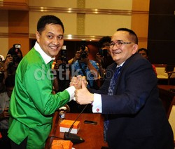 Ruhut Mundur, Trio SBY Tersenyum Gembira