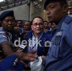 Tolak Voting dan Bicara Pengganti, Ruhut Menyerah?