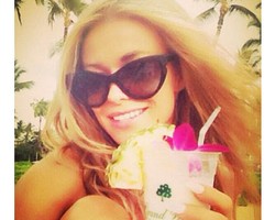 Foto: Masuki Usia 41 Tahun, Carmen Electra Tetap Seksi Berbikini