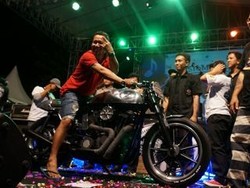 Bos Distro Asal Malang, Beruntung Dapat Moge Harley Modif