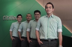 Gagahnya Seragam Baru Pramugara Citilink
