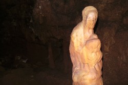 Gua di Pangkep, Sulsel Punya Batu Mirip Patung Bunda Maria