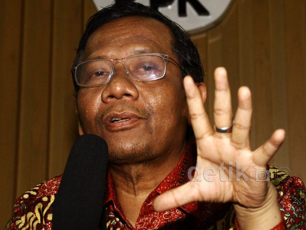 Mahfud MD Sambangi KPK Bahas Akil Mochtar