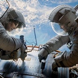 Gravity: Berjalan-jalan dan Terperangkap di Luar Angkasa