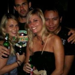 Ngintip Gaya Dunia Malam Vicky, Clubbing Hingga Peluk Mesra Cewek Bule