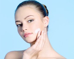 7 Kandungan Kosmetik yang Buat Wajah Lebih Cantik dan Flawless