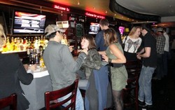 Bar Berkonsep Pasar Saham Ini Jual Minuman dengan Harga Berfluktuasi