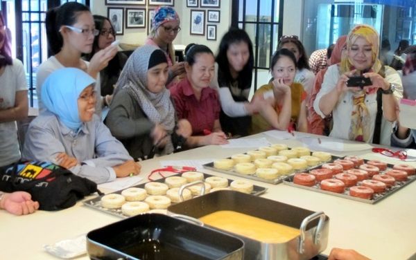 Antusiasme Peserta Cooking Class Cronut Detikfood dan Yongki Gunawan