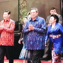 Ketika Para Pemimpin Ekonomi di Asia Pasifik Kenakan Endek Bali