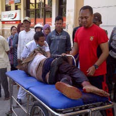 Satu dari Tiga Korban Penjarahan Kayu Jati Tuban Dirujuk ke Surabaya