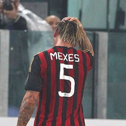 Allegri Nilai Mexes Tak Memukul Chiellini