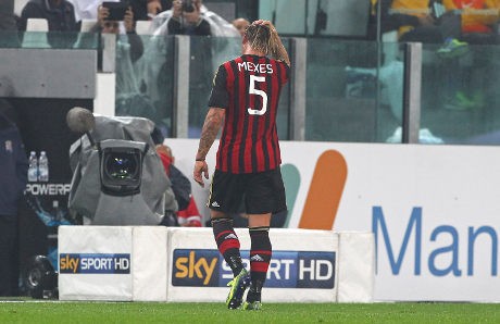 Allegri Nilai Mexes Tak Memukul Chiellini