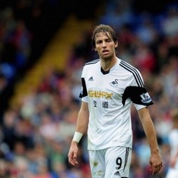 Villa Cedera, Spanyol Panggil Michu