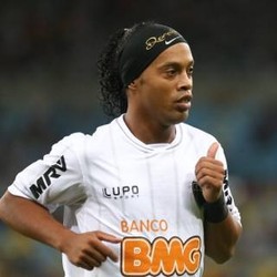 Ronaldinho Ingin Akhiri Karier di PSG