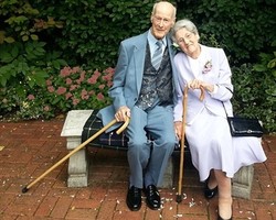 Pasangan Ini Menikah Setelah 20 Tahun Pacaran