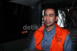 KPK Geledah Kantor Adik Atut di Kuningan, Sejumlah Dokumen Diangkut